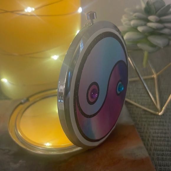 #21zen NWOT Artisan Purple Crystal Yin Yang Compact Makeup Mirror💄 - Picture 3 of 17